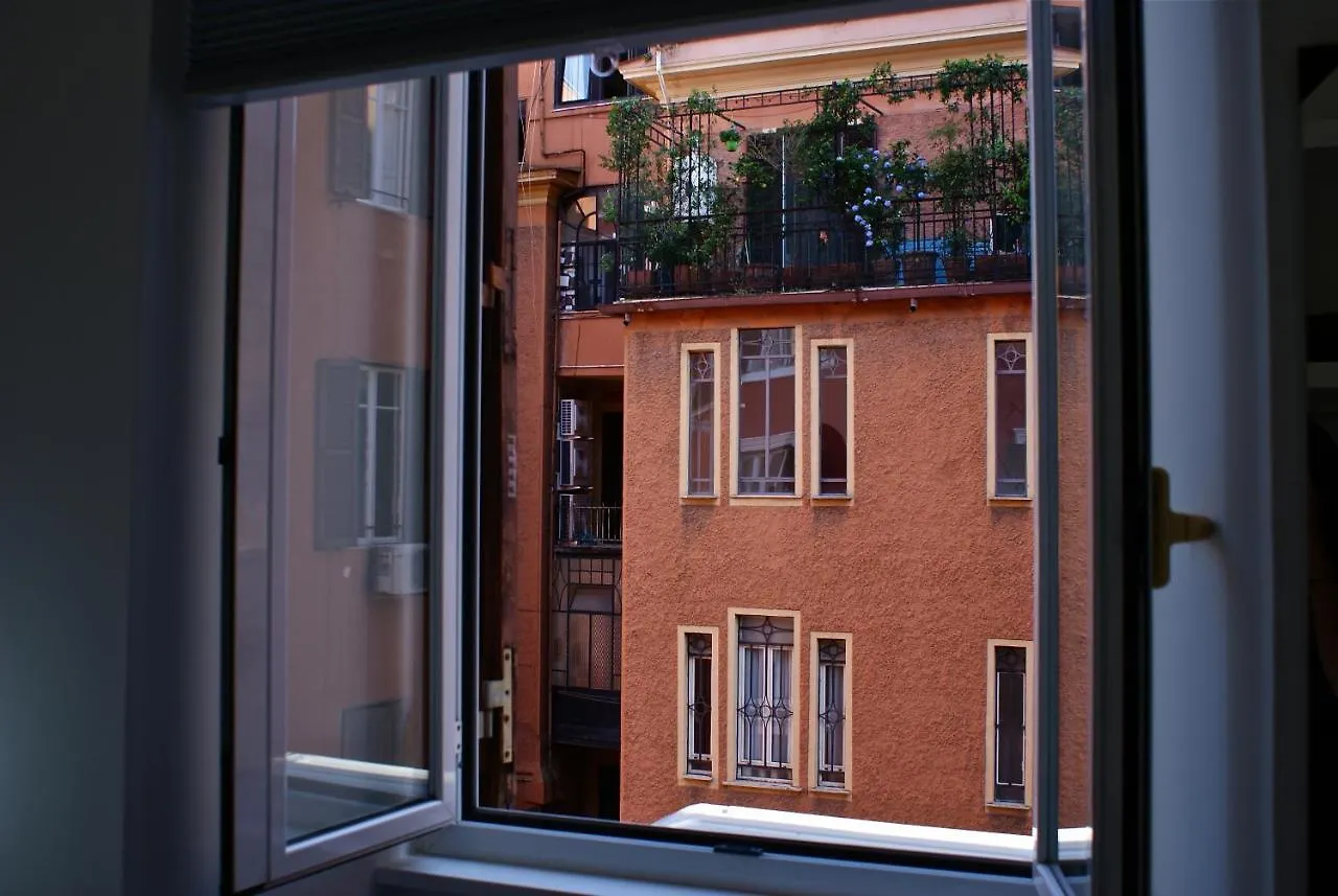 Empire Suites Rome 2*,